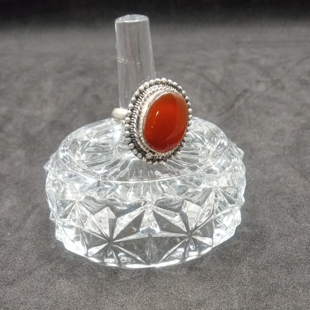 Elegant Silver and Red Gemstone Ring - Picture 2 of 10